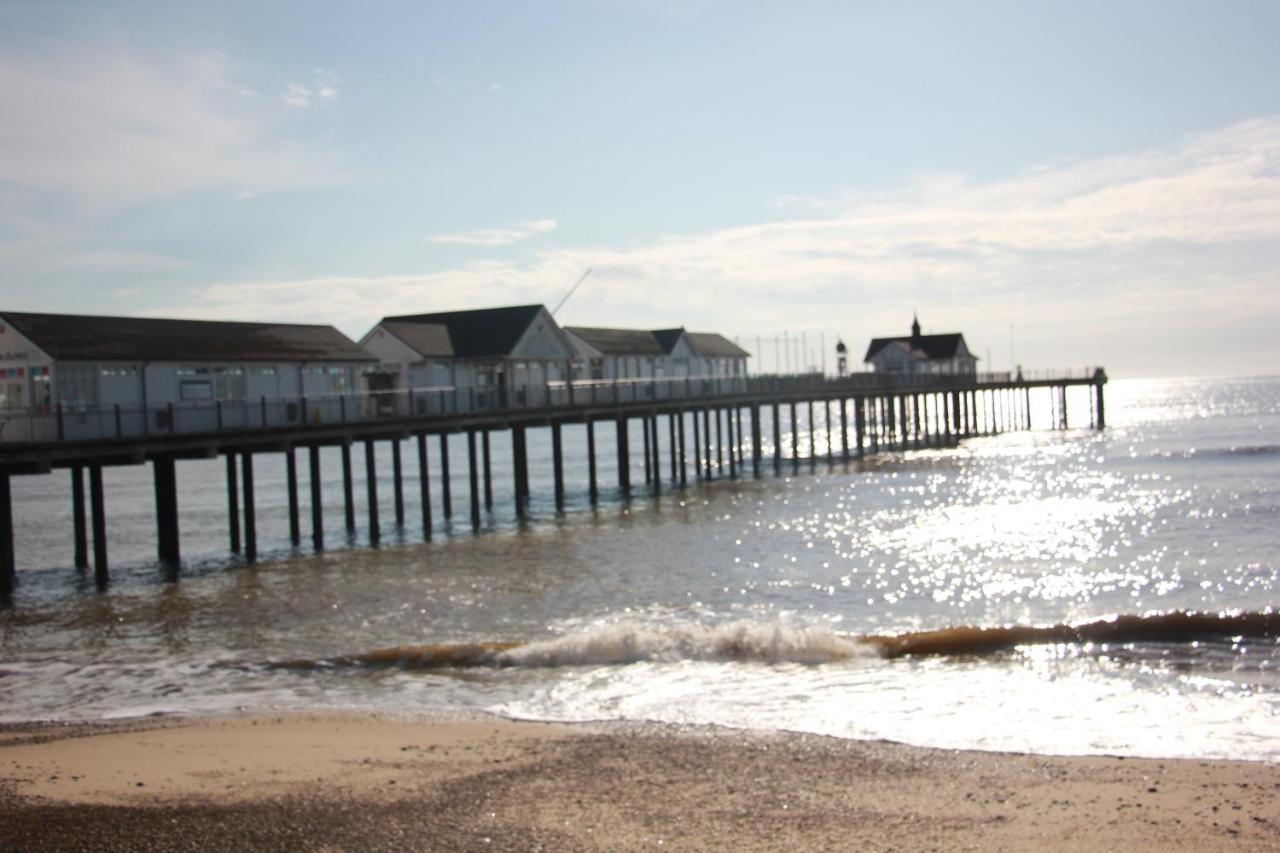 Romantic Flint Cottage On The Suffolk Coast Saxmundham Bagian luar foto
